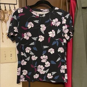 Ann Taylor Factory Black Floral Short Sleeve Top